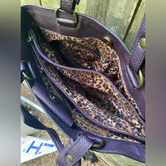 Maxx Leather Shoulder Bag​​ - Picture 4 of 7